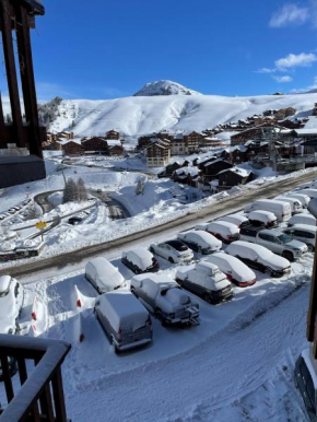 T2 Plagnes Village, skis aux pieds, 2050 m d'altitudes